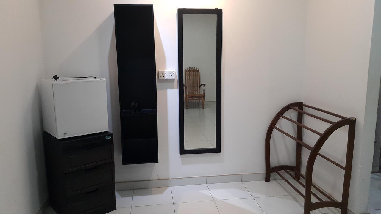 City Capital Hostel Анурадхапура Екстериор снимка