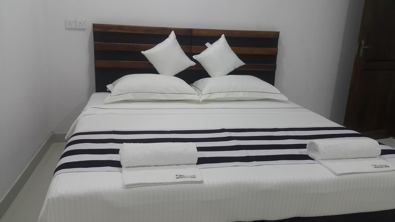City Capital Hostel Анурадхапура Екстериор снимка